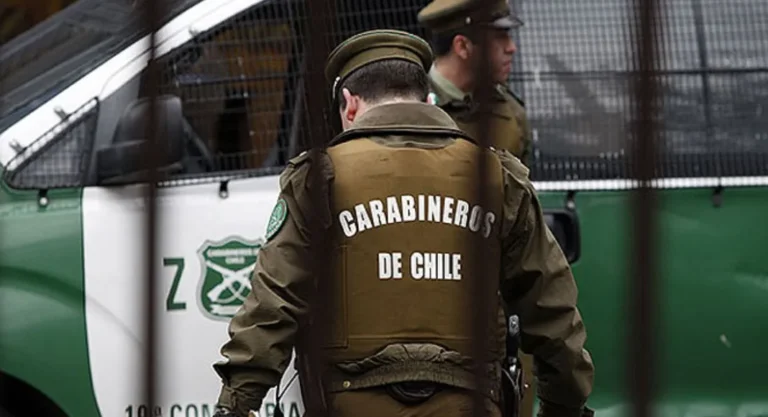 Carabineros inicia sumario contra teniente en Punta Arenas tras celebración en vehículo policial