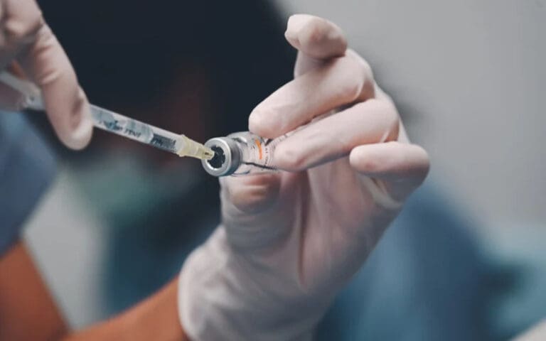 Ministerio de Salud evalúa vacuna obligatoria contra el Covid-19 para el 2025