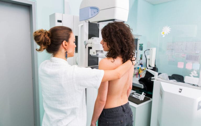 RedSalud detecta más de 340 casos potenciales de cáncer de mama en plan piloto preventivo