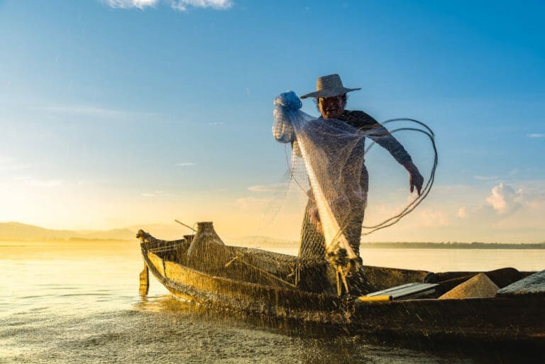 Indignación en taller sobre Ley de Acuicultura en Natales: representantes de la pesca artesanal abandonan el evento