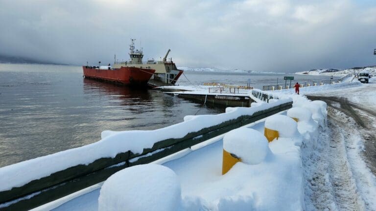 Se trasladaron 37 pasajeros desde Puerto Williams a Punta Arenas a bordo del ferry Yaghan