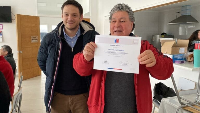 Avanza iniciativa de inclusión digital para adultos mayores en Natales
