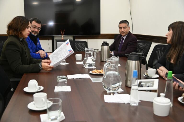 Registro Civil realizará operativos de renovación de cédulas en establecimientos educacionales de Magallanes