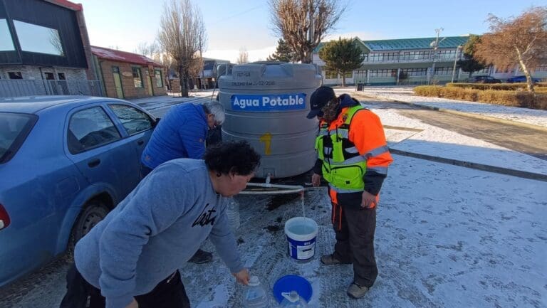 Medidas municipales de Natales frente a la ola polar: abastecimiento de agua y apoyo comunitario