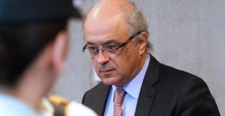 Corte Suprema revoca prisión preventiva a oncólogo Manuel Álvarez