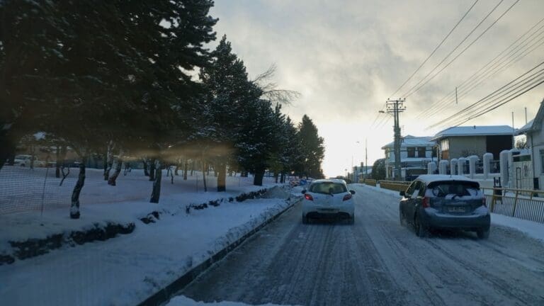 Nevazón primaveral causa caos vehicular en Punta Arenas