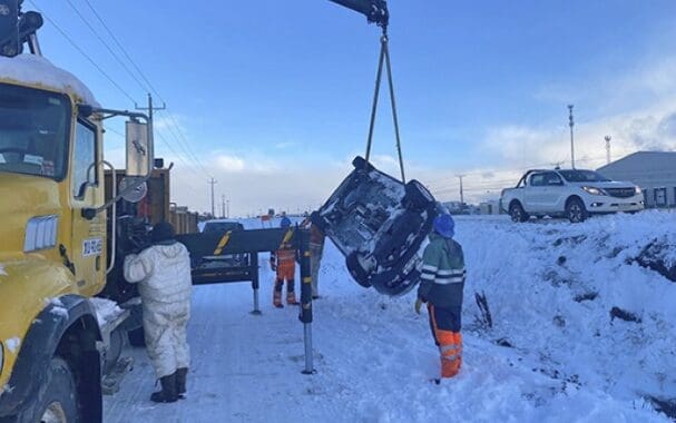 Fuerte nevazón en la región de Magallanes causa estragos en el tránsito vehicular