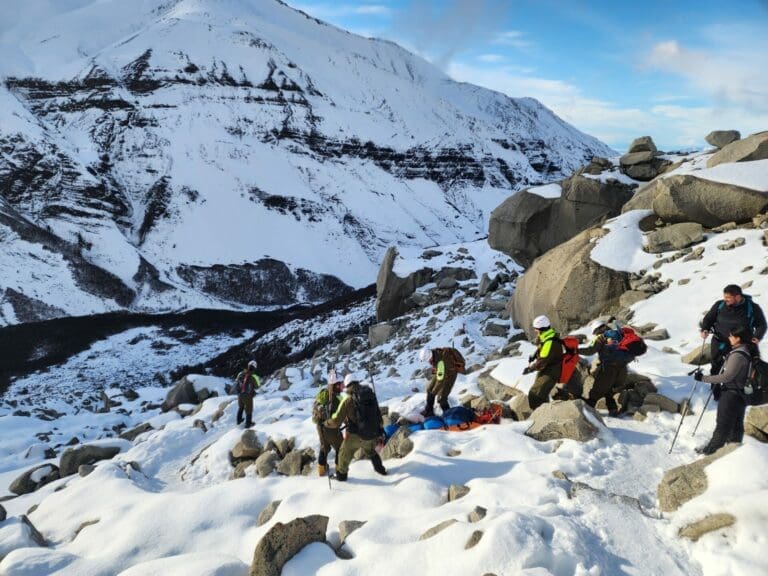 Carabineros de Magallanes realiza ejercicios de montaña y rescate en diversas localidades
