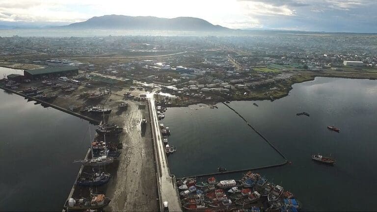 Inició segunda etapa de conservación de la poza de abrigo del muelle pesquero de Puerto Natales
