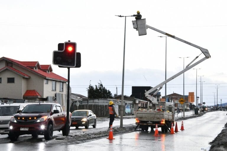 Modernización de luminarias viales en Punta Arenas avanza hacia más sectores