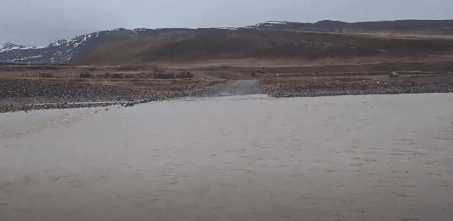 Fuertes lluvias provocan desborde del río Las Chinas y causan inundación en rutas hacia Torres del Paine
