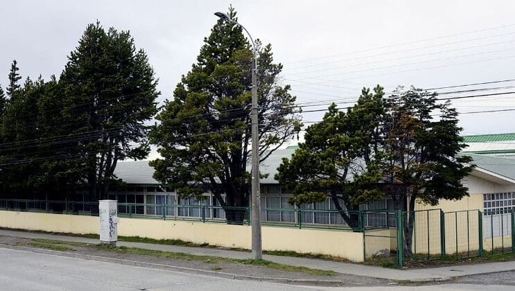 Millonario robo en la Escuela España durante vacaciones de invierno