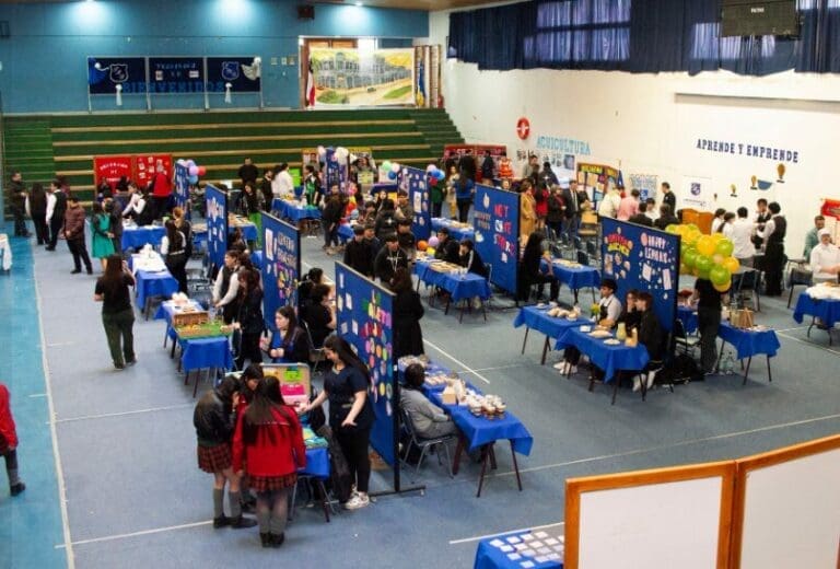 Con éxito se desarrolló la Feria “Emprende y Aprende” del Liceo María Behety