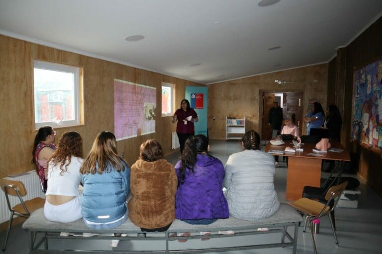 Plaza de justicia reunió a servicios públicos en la Cárcel de Punta Arenas para atender a población penal