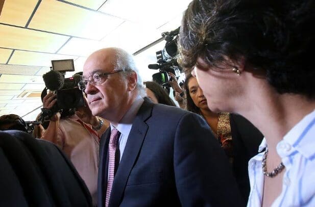 Oncólogo Manuel Álvarez está prófugo de la justicia: esto tras condenarlo a 7 años de cárcel efectiva por abuso sexual