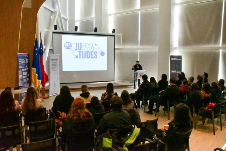 Reconocimiento Joven 2024: líderes juveniles de Puerto Williams honrados por Injuv