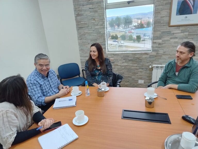 Gremios turísticos de Última Esperanza se reúnen con nuevo director regional de Conaf