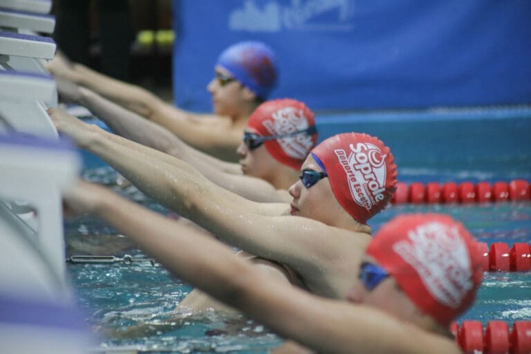 Piscina Fiscal de Punta Arenas recibió la cuarta fecha del Torneo Interescolar de Natación Soprole