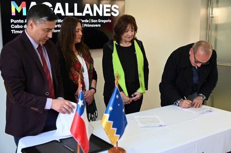 Convenio otorga bus especial para alumnos con trastornos de movilidad