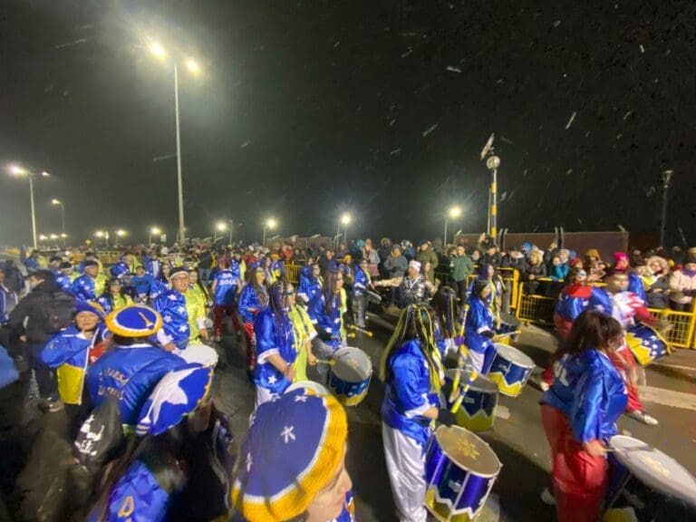 Carnaval de Invierno 2024 en Punta Arenas: más de 30 mil personas celebran en medio de bajas temperaturas