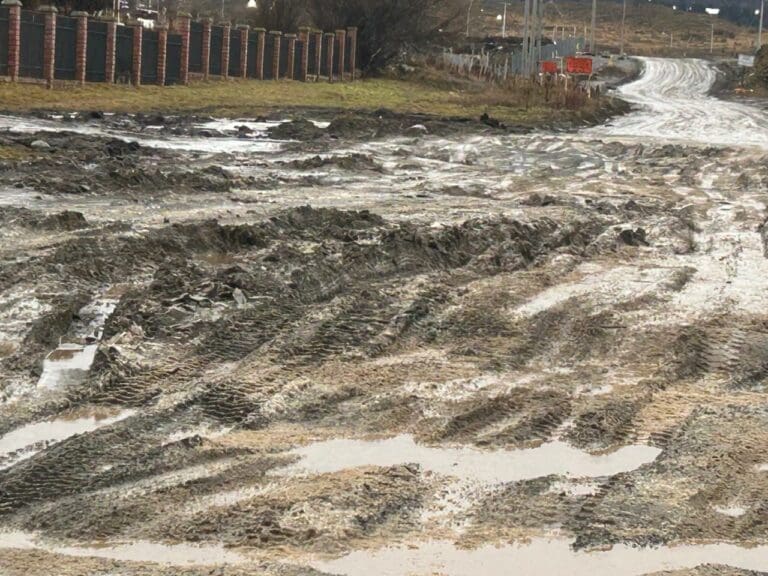 Deshielo complica los caminos periurbanos en Punta Arenas