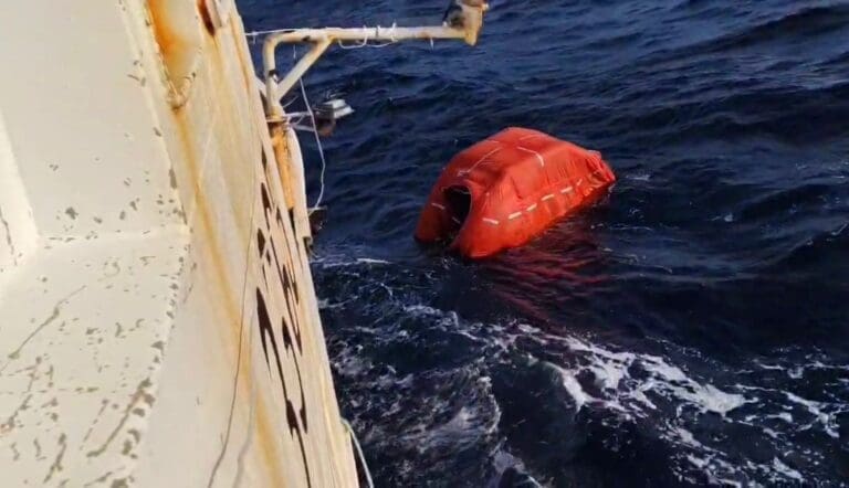 Se suspende temporalmente la búsqueda de desaparecidos por naufragio del FV Argos Georgia