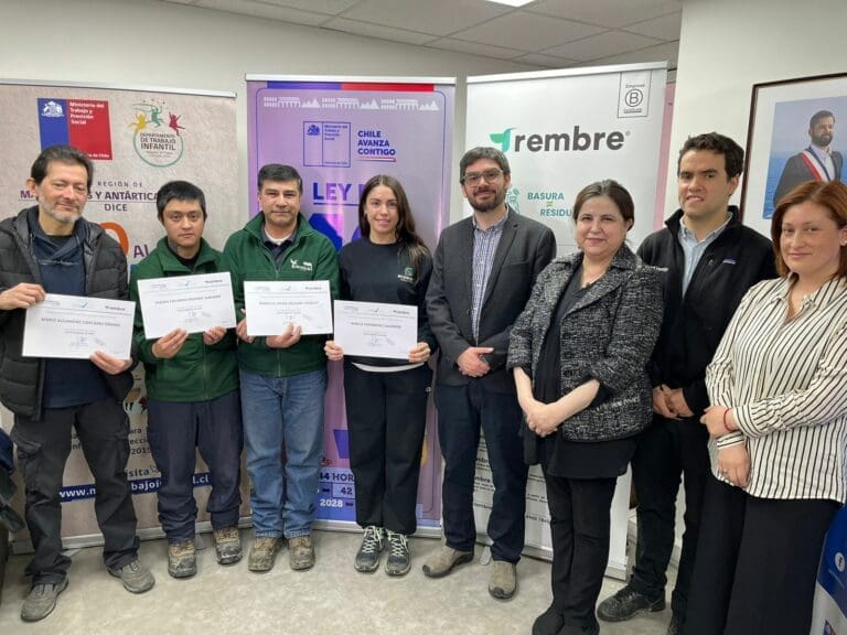 ChileValora certifica a los primeros seis recicladores de base en Magallanes