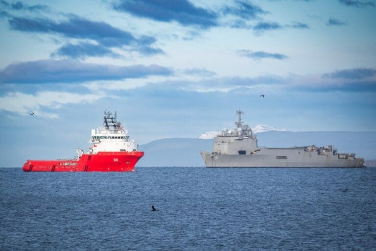 Unidades de la Armada de Chile arriban a Punta Arenas en el marco del entrenamiento 