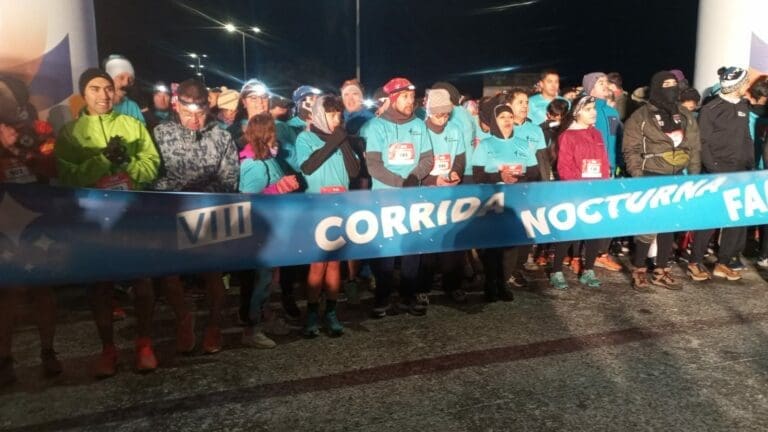 Más de cinco mil personas participan de la octava Corrida Familiar Nocturna del IND en Punta Arenas