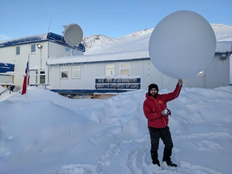 Investigadores nacionales documentan inédita lluvia invernal en la Antártica