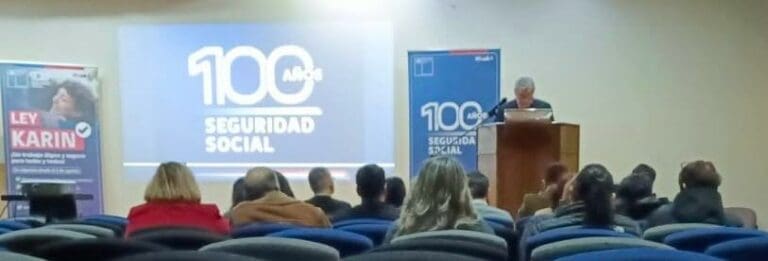 Subsecretario de Previsión Social dictó charla en Punta Arenas sobre los 100 años de la seguridad social en Chile