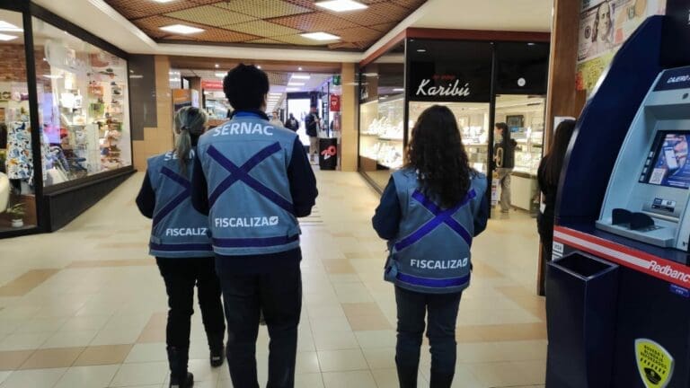 Sernac fiscaliza cumplimiento de la Ley del Consumidor en Zona Franca de Punta Arenas