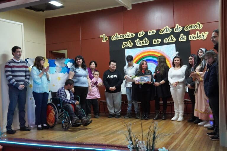 Escuela Diferencial Nicolás Mladinic de Natales celebra su 52° aniversario con emotiva velada artística