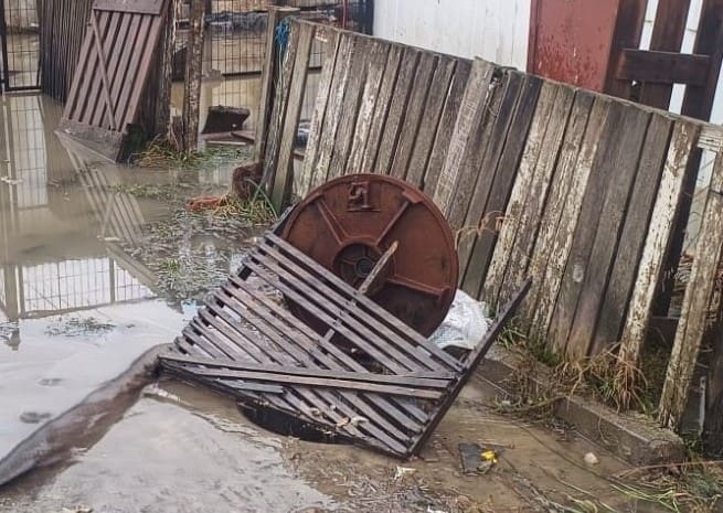 Alerta por ingreso irregular de aguas lluvias en la red de alcantarillado de Punta Arenas
