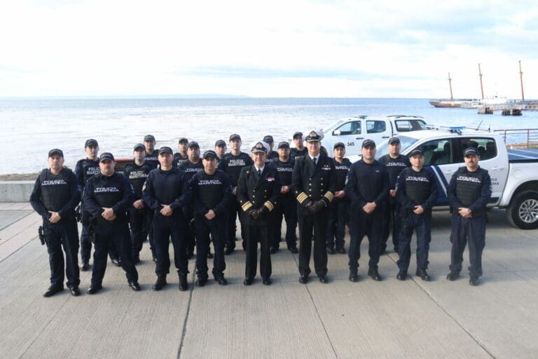 Se gradúan 20 operadores de Policía Marítima en Magallanes en el marco del 176 aniversario de la autoridad