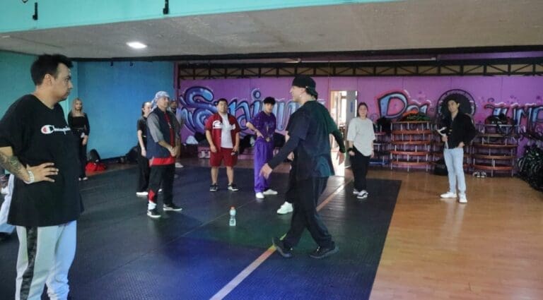 Danilo Palavecino impartió exitosas clases de danzas urbanas en Punta Arenas