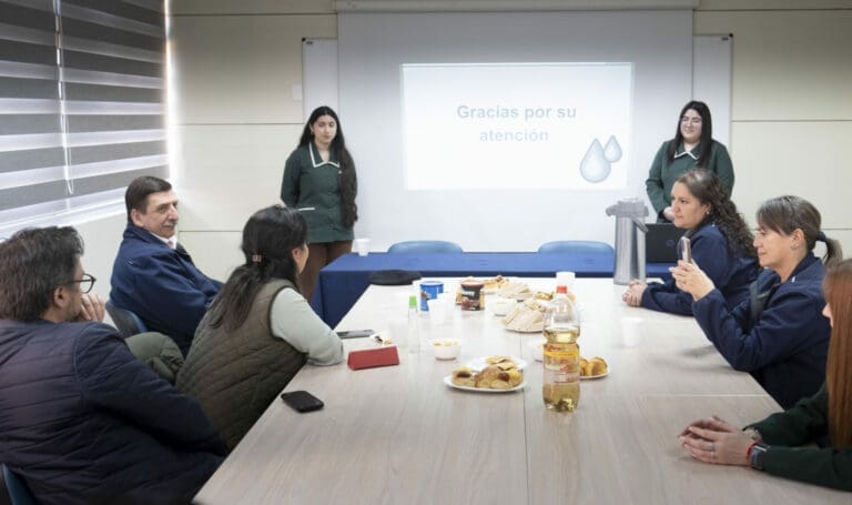 Estudiantes de Pedagogía innovan en Aguas Magallanes con práctica pedagógica centrada en el ciclo del agua