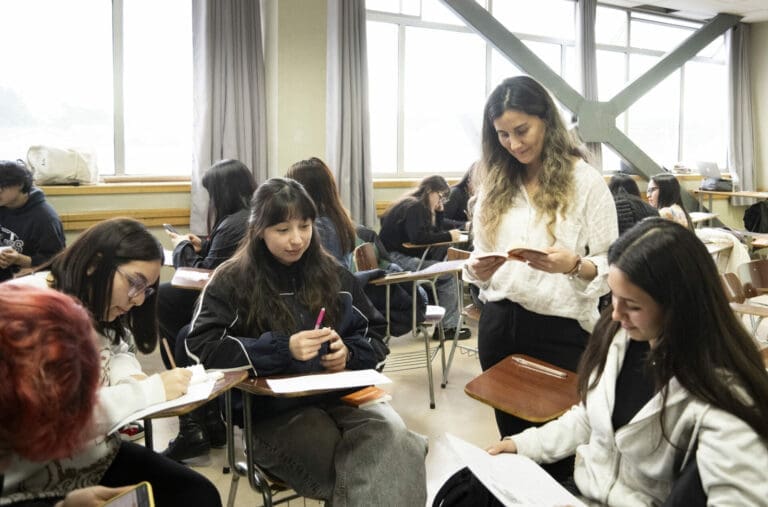 Estudiantes de Pedagogía de la Umag participan en taller de escritura Creativa “Creando en 100 Palabras”