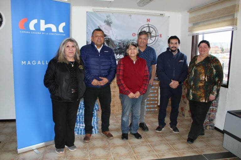 CChC Magallanes y Salmones Blumar donan 250 canastas solidarias a familias puntarenenses