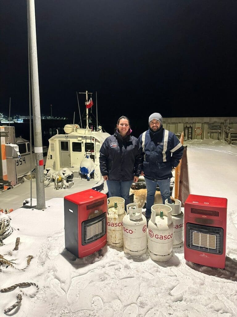 Gasco Magallanes asegura continuidad de la escuela de Puerto Toro con nuevo equipamiento de calefacción