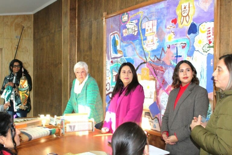 Arte y tejido: un puente para la reinserción social en el Complejo Penitenciario de Punta Arenas