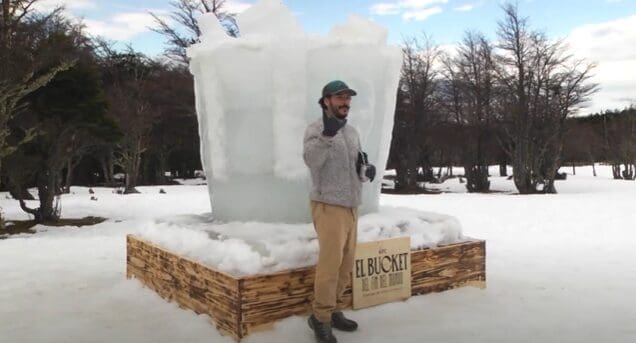 KFC lanza impactante escultura en hielo en Cerro Andino para anunciar su llegada a Punta Arenas