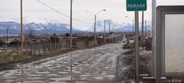 Vecinos de huertos familiares en Natales exigen soluciones urgentes para el mal estado de los caminos