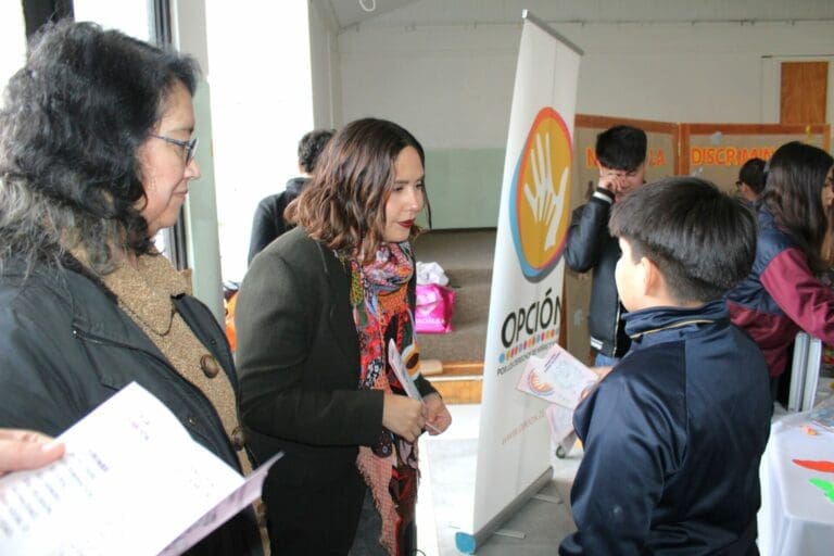 Niños y adolescentes de Punta Arenas lideran actividad en defensa de los derechos de la infancia