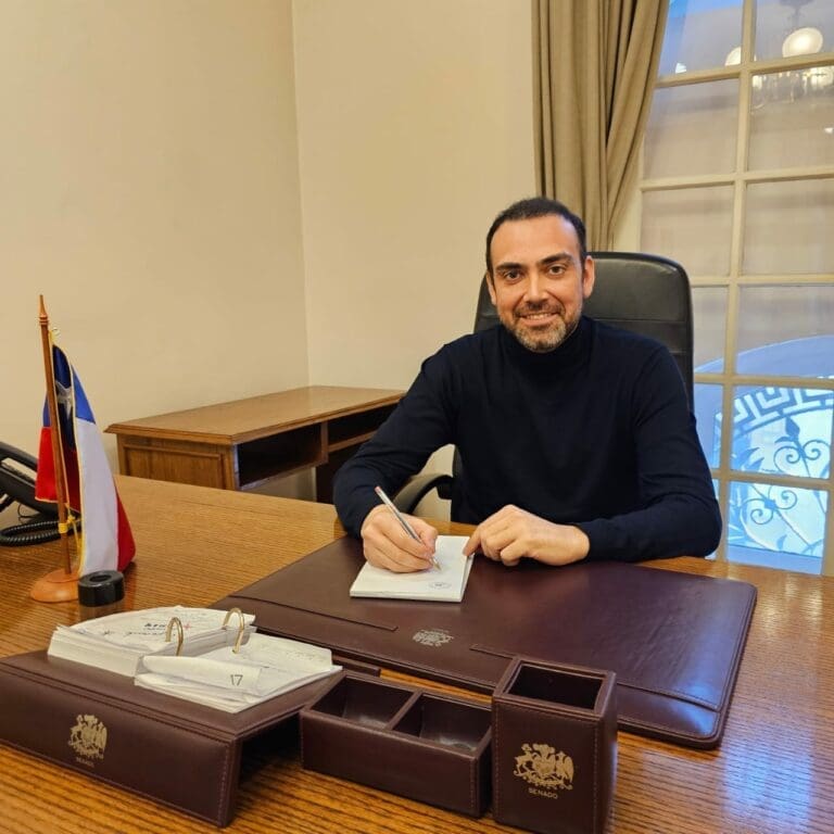Senador Bianchi ve complejo futuro para un séptimo retiro de fondos de pensiones y sugiere un auto préstamo como alternativa