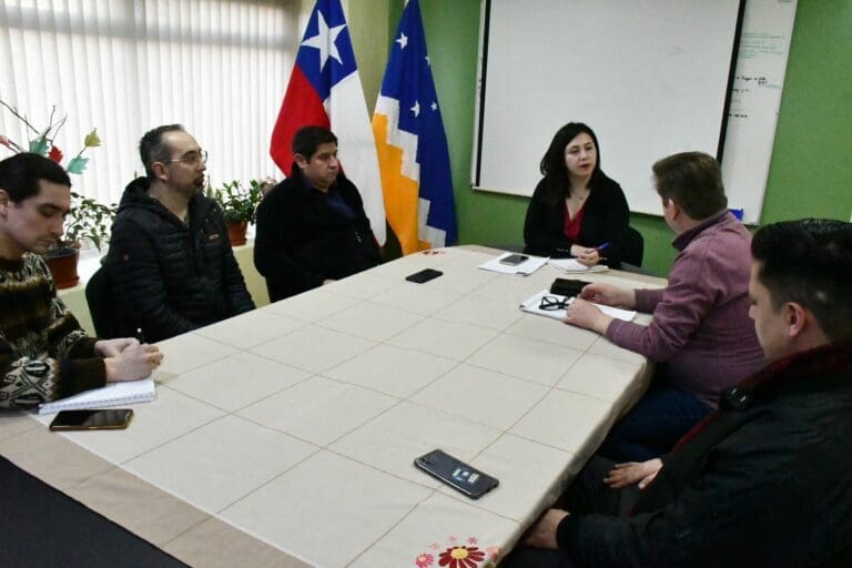 Se realizó reunión entre delegación presidencial y directiva de turismo para abordar avances sector en Puerto Williams