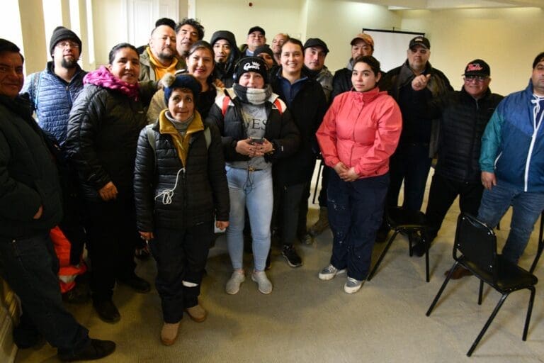 Municipalidad de Punta Arenas se reúne con tarjeteros para agilizar inicio de actividades