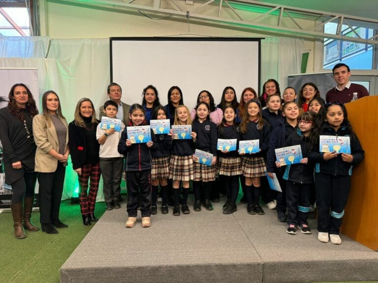 Santo Tomás y HIF Chile presentan libro educativo infantil sobre Energías Renovables