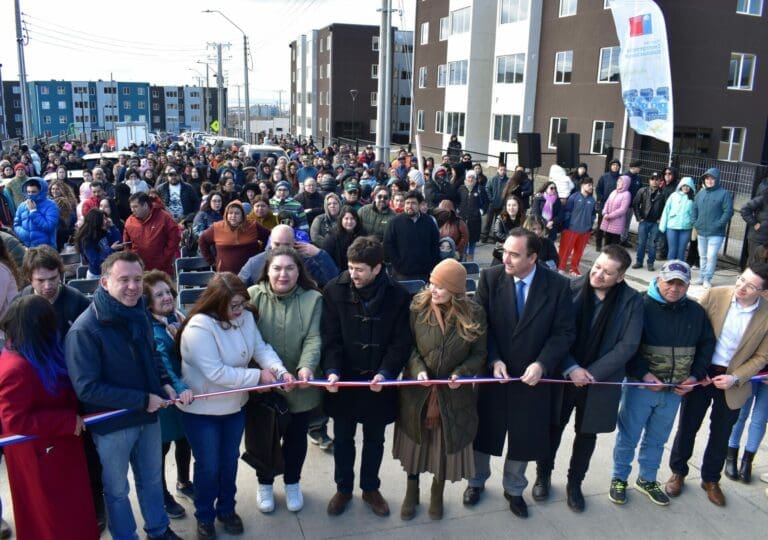 Subsecretaria Gabriela Elgueta entrega 128 viviendas a familias de Punta Arenas en Tierra Austral 3