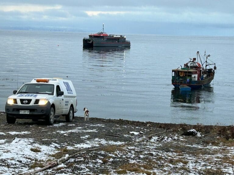 Tragedia en Bahía Carrera: dos tripulantes fallecidos al interior de una lancha a motor